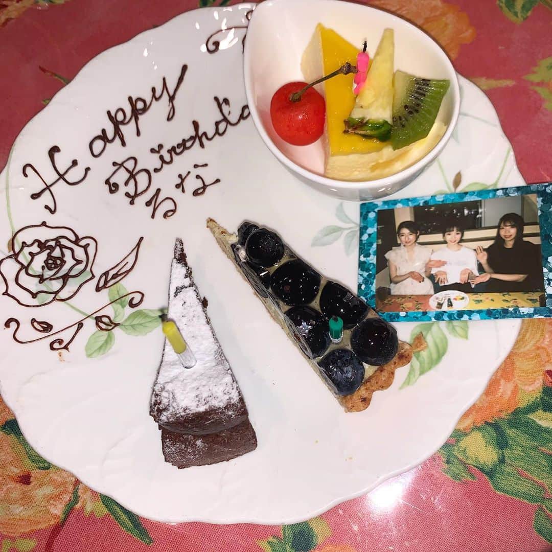 漆畑瑠菜のインスタグラム：「大好き❤ 一緒に祝ってくれてありがとう❤ ・ #誕生日#サプライズプレゼント #バースデープレート#20歳#成人#0716」