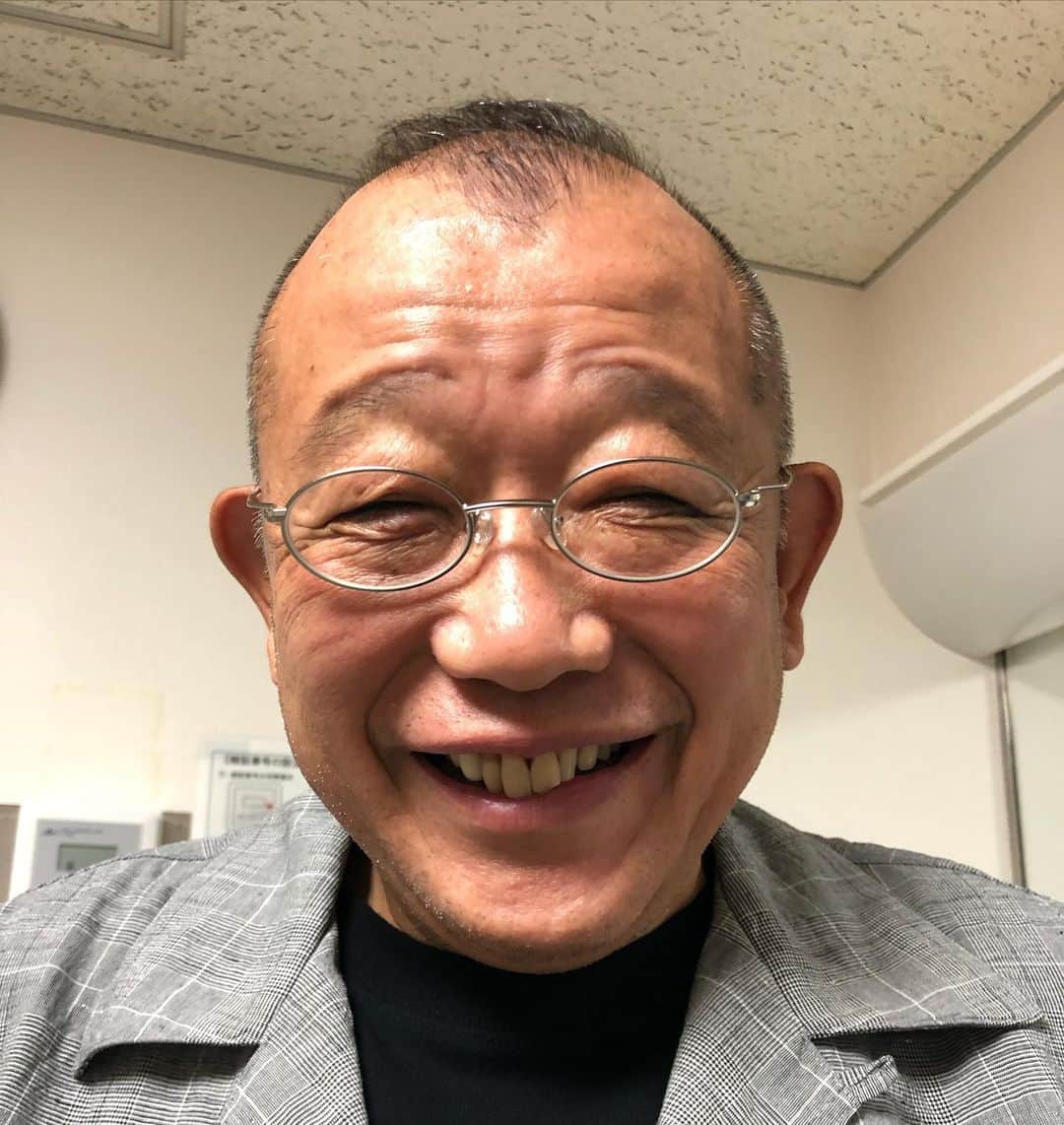 岡村隆史のインスタグラム：「おかむら〜 50には50の考え方があるんやで と言わはりました。 　　　　　　　　 鶴瓶師匠」
