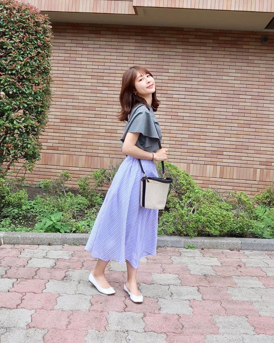 のインスタグラム：「. 息子カメラProいつもありがとう👏🏻💙 . . 来週には梅雨明けかな？✨ 家の中でもストレッチなどをして 少し体を動かすことで血流の巡りを良くして 梅雨のじめじめを乗り切って！✨ 元気よく過ごしていきましょう🙆🏻‍♀️❤️ . . . . . . . . . . 今日のお洋服です👗💎↓↓ キャンペーンコード：SNSCPyumitaso57 適用期間：　7/1-7/31	 入会の際にキャンペーンコード欄に入力するとご入会者には、 トライアルプラン30%OFF＋500円ポイントをプレゼント レギュラープラン以上だと1000円ポイントをプレゼント ※ご入会から約２週間で付与されます。 . . . . . . . . . . . .  #お洋服好きな人と繋がりたい #グルテンフリー#グルテンフリー生活#オーガニック#ヨガインストラクター#ママコーデ #japanese#筋トレ女子#筋トレダイエット#ジムウェア#ヨガウェア#ジムトレーニング#筋トレ女子と繋がりたい#腹筋割りたい#薬膳コーディネーター#ランニング女子#低カロリー高タンパク質#筋トレ動画#ダイエット方法 #ootd#outfit#田中みな実#川口春奈 顔に憧れる#男の子ママ#小学1年生」