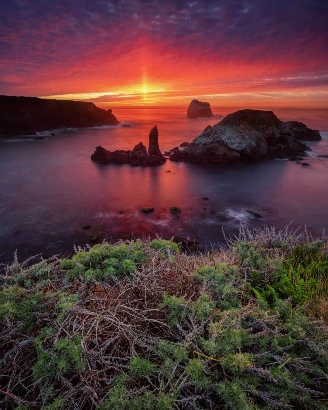 National Geographic Travelさんのインスタグラム写真 - (National Geographic TravelInstagram)「Photo by Keith Ladzinski @ladzinski  A fiery sunset lights up the sky over the sea stacks and pinnacles of Gorda, California, along coastal Highway 1.」7月16日 21時07分 - natgeotravel