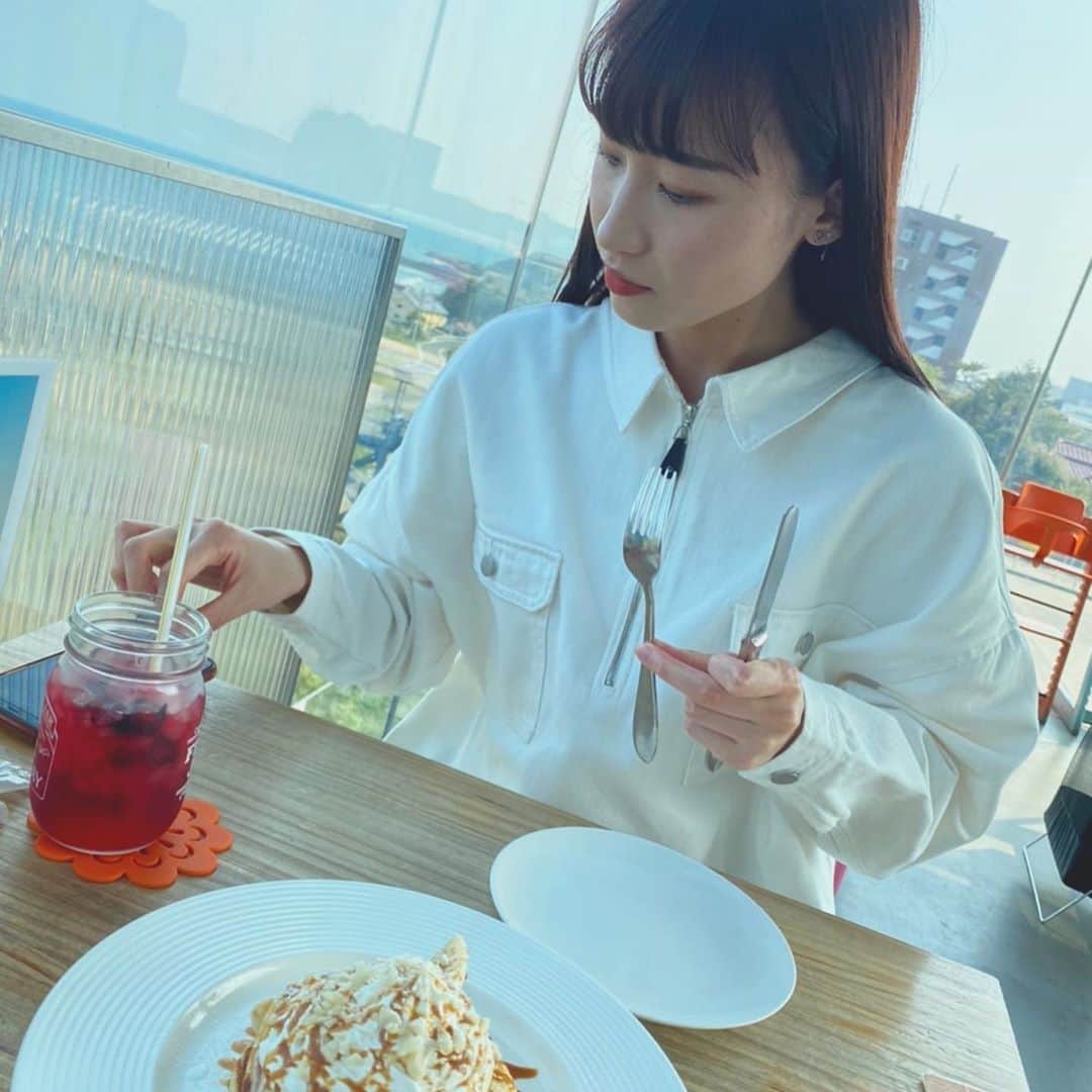鈴木えりかのインスタグラム：「. このお洋服たくさん着たかったのに コロナで全然着れなかったから 来年たくさん着たいな〜〜〜🥺 . . . . #nwith #パンケーキ #cafe #🥞 #過去code  #code」