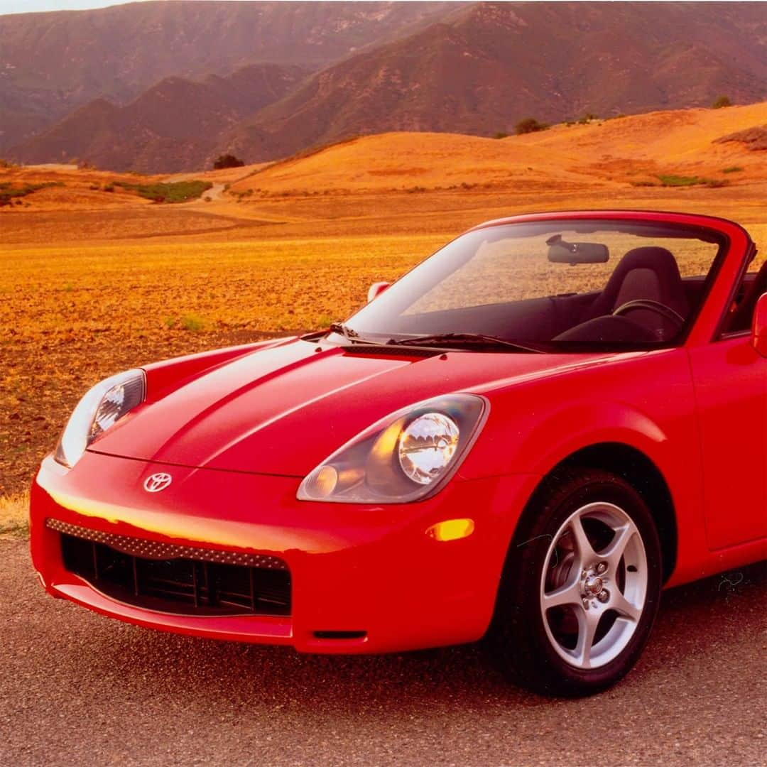 toyotausaさんのインスタグラム写真 - (toyotausaInstagram)「Get caught in its web. #TBT 2000 #MR2 Spyder #LetsGoPlaces」7月16日 21時01分 - toyotausa