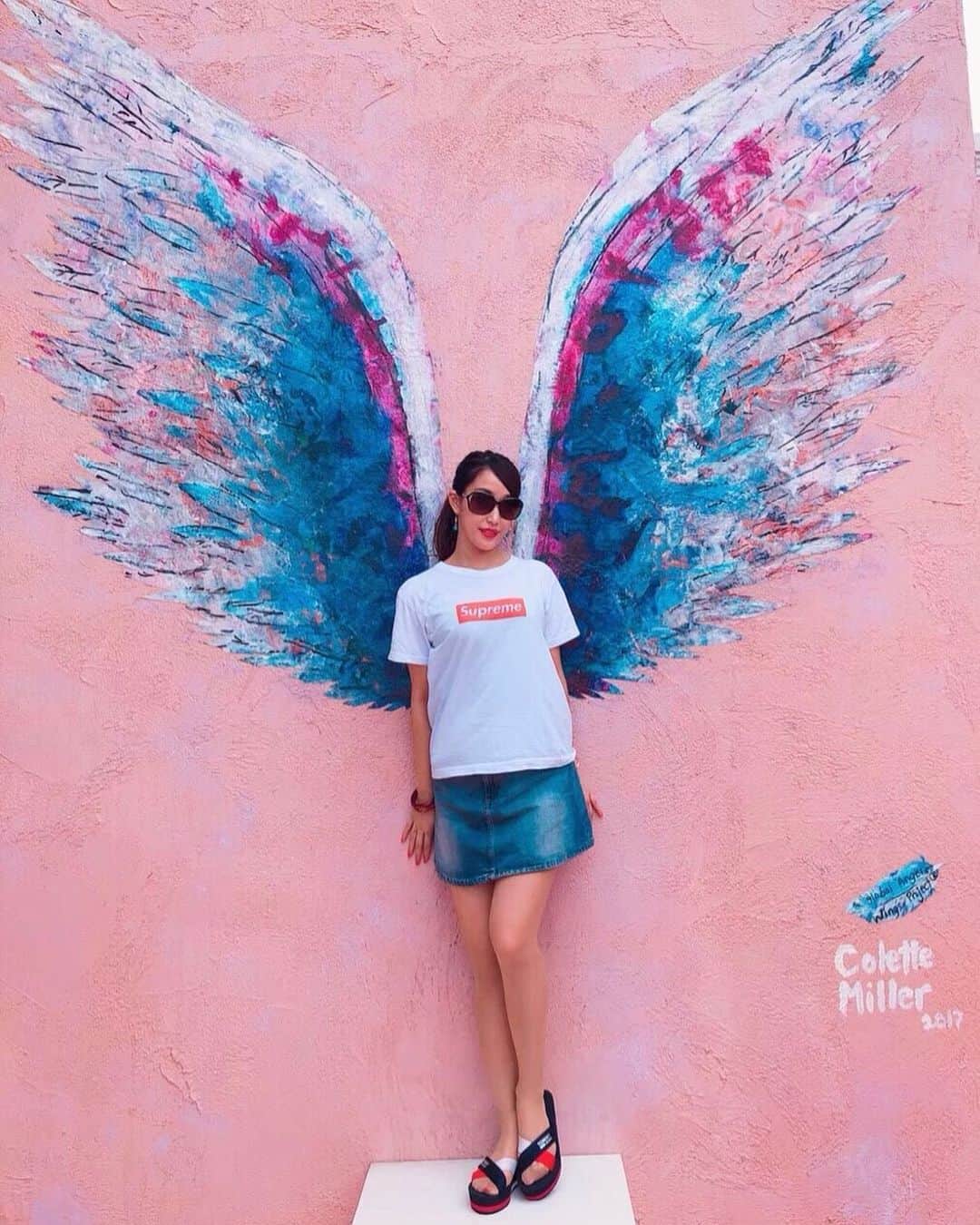 近藤夏奈のインスタグラム：「羽。﻿ 何年前の写真？て感じだけど😜笑﻿ 沖縄の#americanvillage で撮影したものです📸﻿ ﻿ ﻿ ﻿ 明日も午後5時から午後7時🕔﻿ ウメダfmbehappy789 『Be Sports! Friday』🧘‍♀️🌈 2時間生放送です🗣﻿ ﻿私のストーリーからも聴いてもらえます◎ ﻿ ﻿ 明日のメッセージテーマは﻿ 海の日🏝が近いということで﻿ 「海といえば○○！」です💌﻿ ﻿ 海といえば！BBQ!﻿ 海といえば海水浴！かき氷！釣り！など﻿ 海から連想できるものや海でのエピソードなどなど⛱﻿ 何でも大歓迎🙌﻿ ﻿ ﻿ ﻿ あなたからのメッセージ、曲のリクエスト﻿ おまちしております💗  #ラジオパーソナリティー」