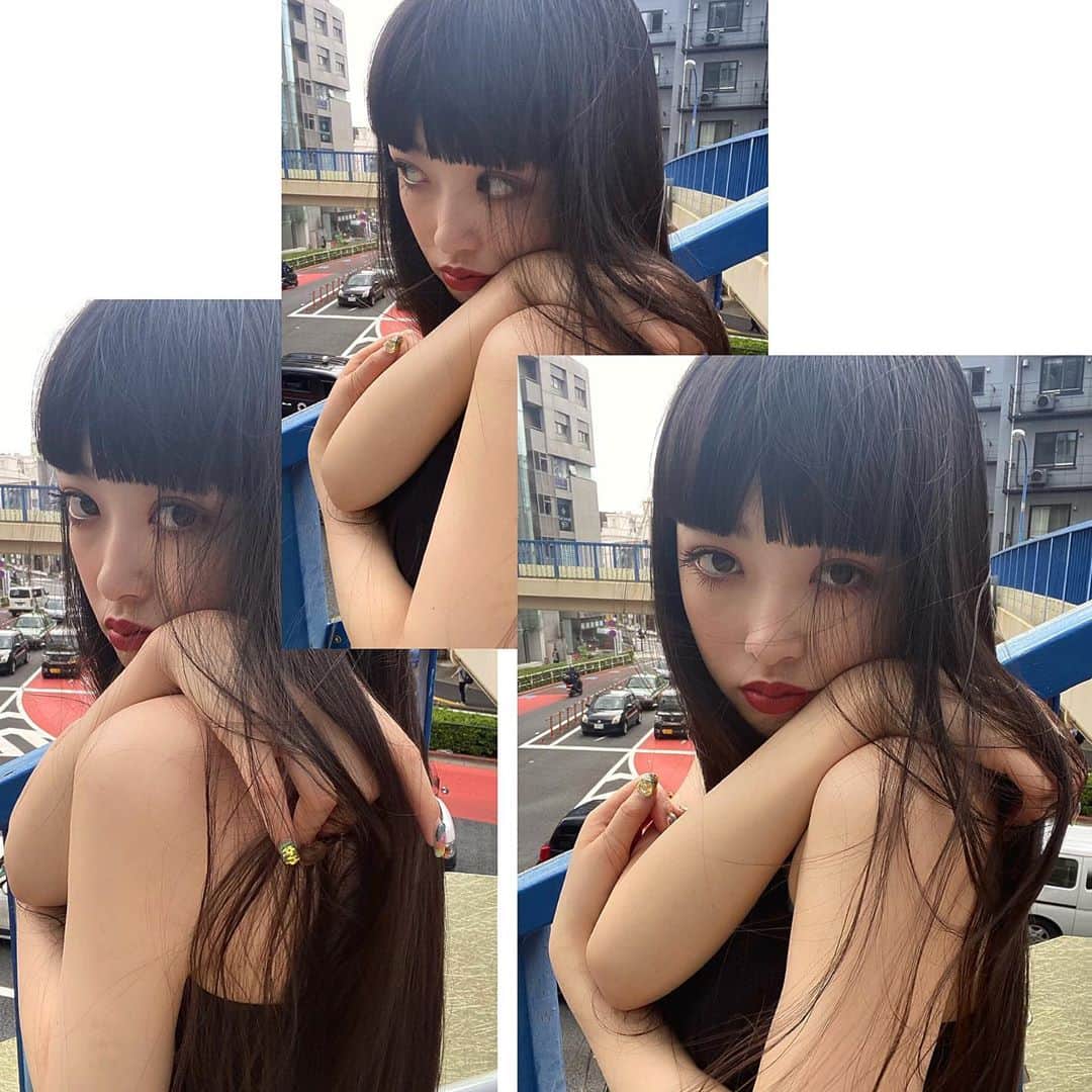 セナのインスタグラム：「💿💿💿 . . . . . . . . . . . . . . . . . . . #黒髪スーパーロング #黒髪 #黒髪ロング #ロングヘア #スーパーロング #前髪  #ぱっつん前髪 ##撮影 #film #作品撮り #streetfashion #サロモ #サロンモデル #古着  #ootd #ootdfashion #ストリートファッション #streetstyle  #90sfashion #filmcamera #ootd4nylonjp #自撮り #selfie #streetphotography #90s #セナ」