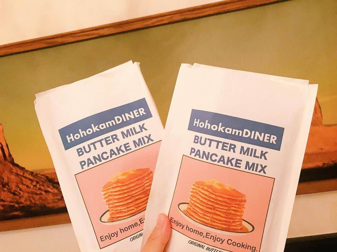 板橋よしえのインスタグラム：「大好きな @hohokamdiner のPANCAKE MIX🥞 モチモチパンケーキがお家でたべられるなんて～🤤❣️ 週末、娘に作ってあげよう☺️🌼」