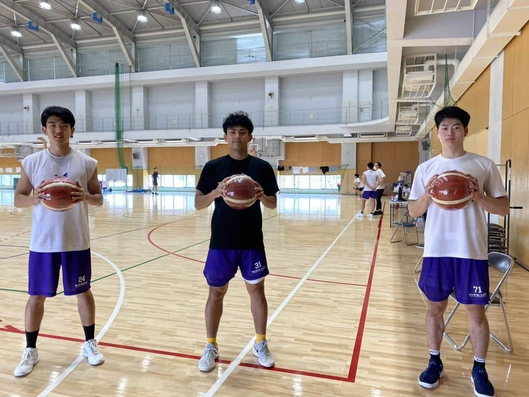 金丸晃輔さんのインスタグラム写真 - (金丸晃輔Instagram)「Bリーグ所属の明治大学OBより、明治大学バスケットボール部へ、ボールを寄贈させていただきました。  大変な時期ですが…頑張れ後輩達！  応援しています👍  #bリーグ#明治大学バスケットボール部」7月16日 12時40分 - kosuke_0308