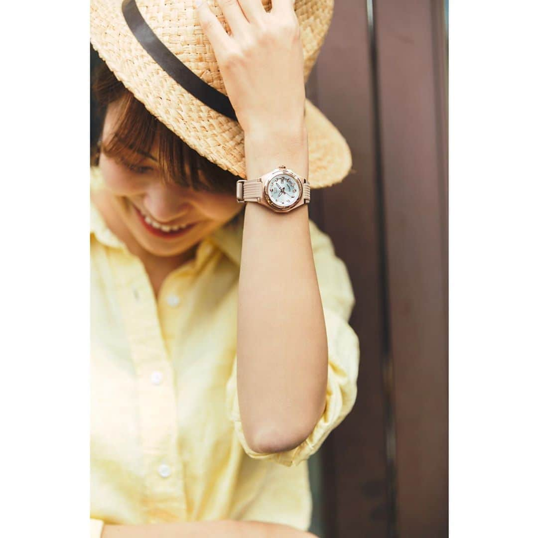 小山田早織さんのインスタグラム写真 - (小山田早織Instagram)「G-MS⌚️﻿ ﻿ アクティブで洗練された 大人の女性のための﻿ ウォッチブランドのご紹介です⚪️﻿ ﻿ リラックス感が魅力のワンマイルウェアですが、﻿ ともすればカジュアルすぎる印象になりがち。﻿ そんな時はにつけるだけできちんと感がプラスされるほどよい存在感の時計がおススメです✨﻿ ﻿ ﻿ BabyGの公式サイトにて、﻿ ウォッチを主役にスタイリングを﻿ ご提案させて頂いておりますので﻿ 是非ご覧頂けましたら幸いです💫﻿ ﻿ ﻿ #BABY_G#babyg_jp#gmscafe#watch#時計#ウォッチ#夏コーデ#ワンマイル#stylist#小山田早織」7月16日 12時50分 - saorioyamada