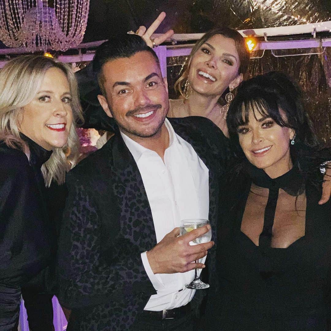 アンソニー・ラモスさんのインスタグラム写真 - (アンソニー・ラモスInstagram)「KYLE THROWS THE BEST PARTIES. PERIOD. LOVE YOU ❤️#RHOBH is on tonight !」7月16日 13時04分 - anthonyramosah