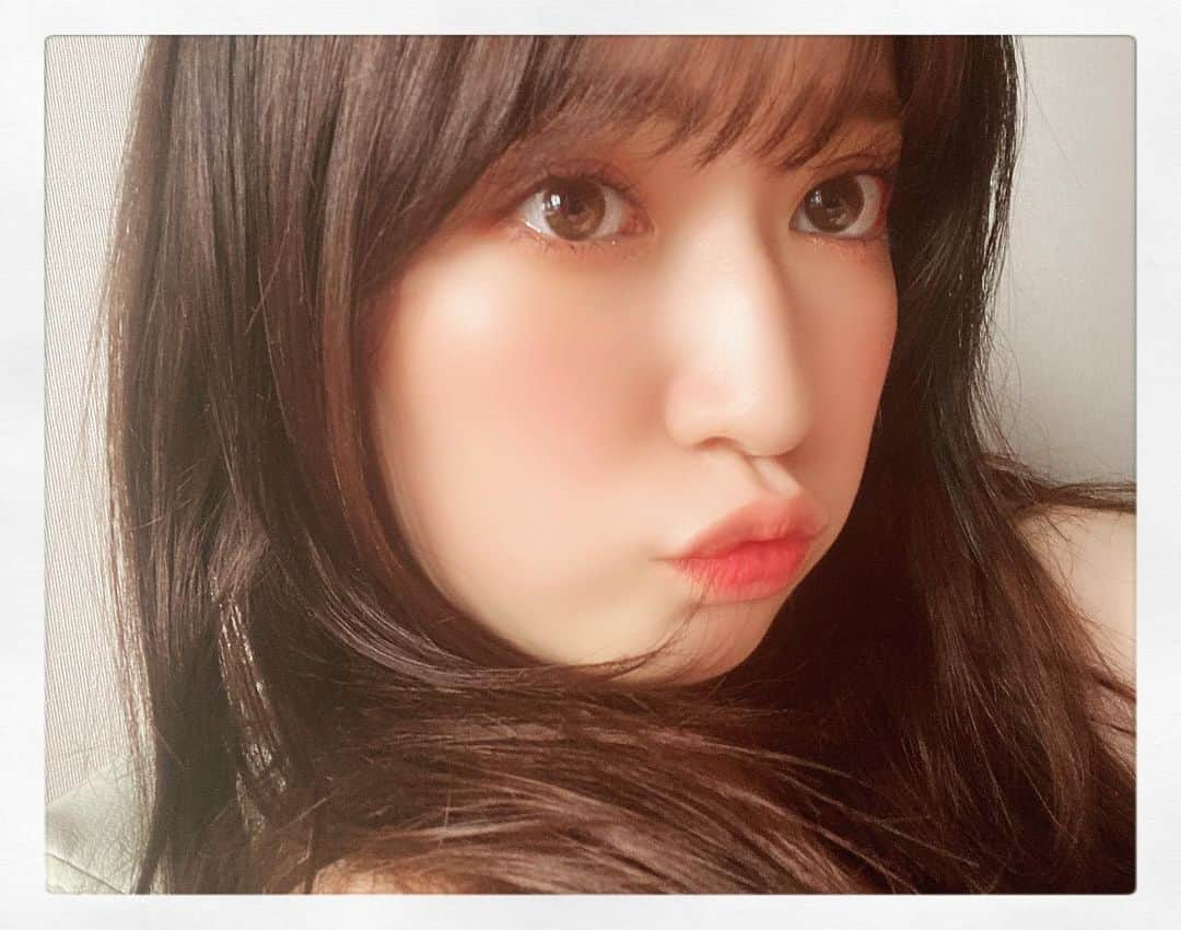 吉田朱里さんのインスタグラム写真 - (吉田朱里Instagram)「ナチュラルメイクな日🤍 . 今日はゆったりな一日なのに ずっと動き回ってる。笑 落ち着きのない人だ🤣🤣 . #ナチュラルメイク　#bidol #アカリップ　#ぴえんアイ」7月16日 13時14分 - _yoshida_akari