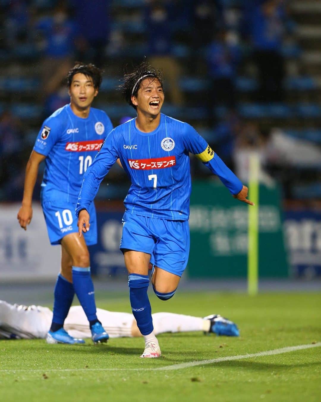 山田康太のインスタグラム：「やっぱりお客さんがいるのは楽しい 次こそは勝ち点3！ またゴールできるように頑張ります⚽️ #たけ #パフォーマンス#お返ししてあげたらよかったね#頭になかったよ」