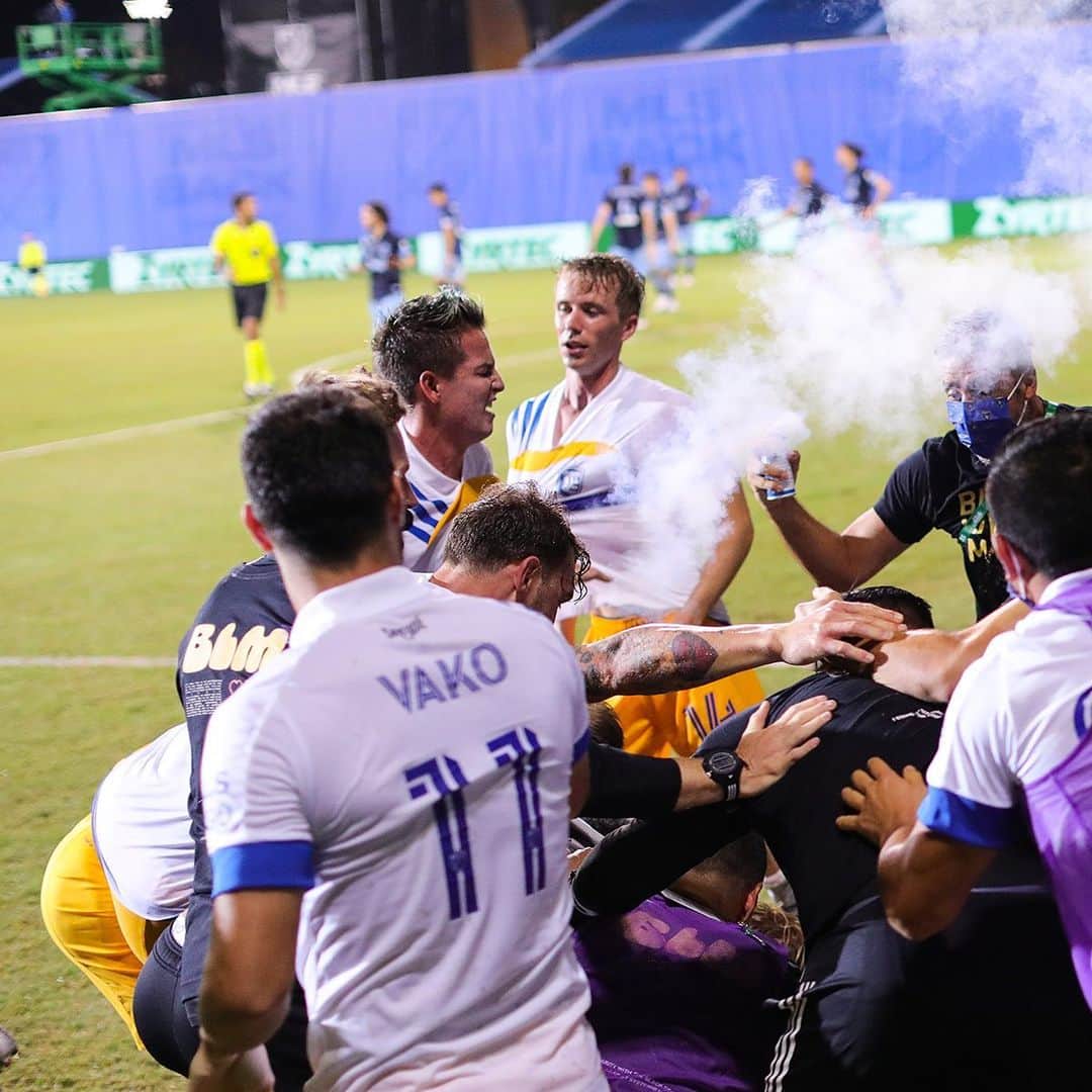 Major League Soccerさんのインスタグラム写真 - (Major League SoccerInstagram)「They really used cooling spray like a flare on the goal celebration. 😂」7月16日 13時24分 - mls