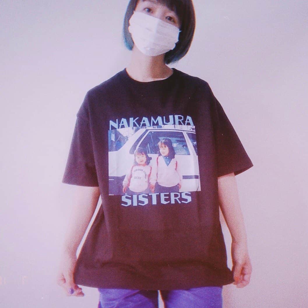 中村涼子さんのインスタグラム写真 - (中村涼子Instagram)「小さな私と小さな姉で Tシャツを作りました🤪  『NAKAMURA SISTERS』 『Ryoko Nakamura 1989』  この写真は、５年ほど前にやった単独ライブのチラシに採用されたものと、不採用になったもの。 昔の写真て、絵になるなぁ😇  #手作り服 #姉からはいつ着るの笑 #と来ましたが #今日着てます」7月16日 13時35分 - nakamuraryoko56