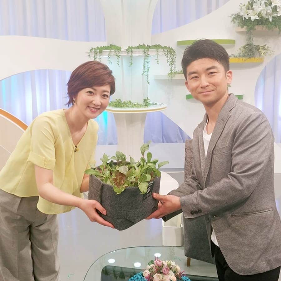 のインスタグラム：「18(土)朝6時15分～放送の「池尻和佳子のトコワカ」ゲストは年商54億円‼️ 世界を動かす日本人にも選ばれた 「ボーダーレスジャパン」の田口一成さん。  置いておくだけでもオシャレなインテリアになるコンポスト紹介してくださいます🍀  8月から運用が始まる「ハチドリ電力」についても伺っていますよ🐥」