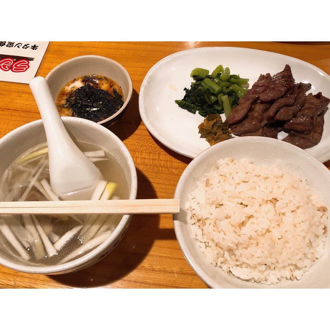 脇田唯さんのインスタグラム写真 - (脇田唯Instagram)「🥩 牛タンってなんで こんなに美味しいんだろうね。 麦飯もとろろも テールスープも  接写という名の暴力  （笑）」7月16日 14時03分 - post_yui