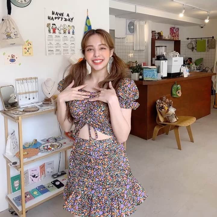 Chuuのインスタグラム：「살짝 설렐만한 영상.mov 츄멤님들 심쿵하게 만들어 드릴게요💗」