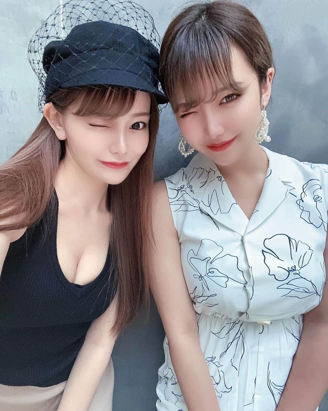 RIKAのインスタグラム：「﻿ ご近所あいりんとＬＵＮＣＨ🥄🎠﻿ 結局いつも一緒に家帰って夜中まで一緒にいる。笑﻿ ﻿ ギラギラなコンタクトに戻してみた👁🌙✨﻿ 派手。日常ではもう使えないな。🤨笑﻿」