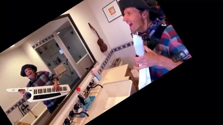 ジェイソン・ムラーズのインスタグラム：「Imragine that! New episode of The Mragical Mranch is live on the TBS YouTube channel.」