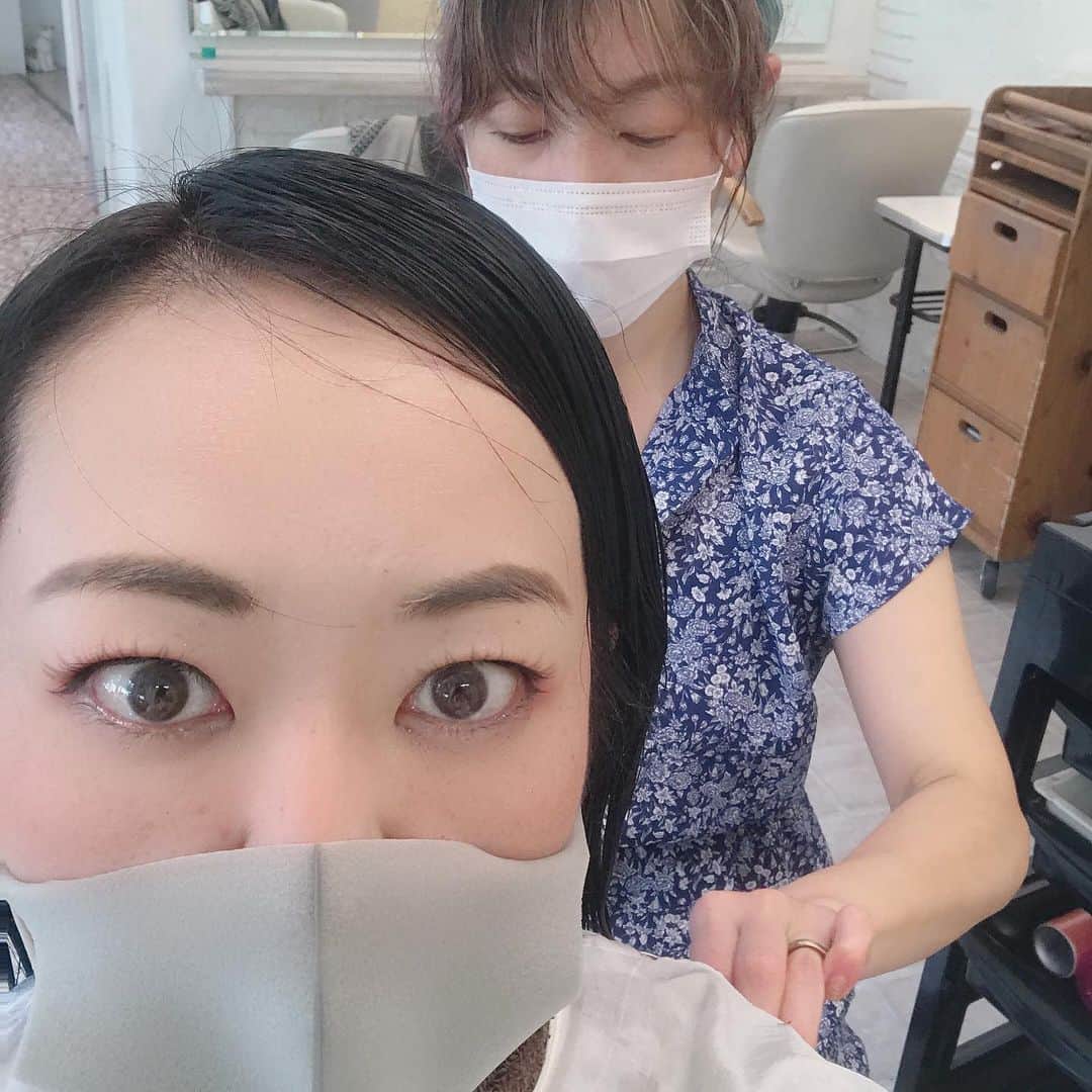 日暮愛葉さんのインスタグラム写真 - (日暮愛葉Instagram)「2年半ぶりの前に行っていた美容院！ いつもの！ いつものスタッフも！やっぱりここが1番！ 楽しい！ 最高 カット中」7月16日 14時27分 - aiha_higurashi