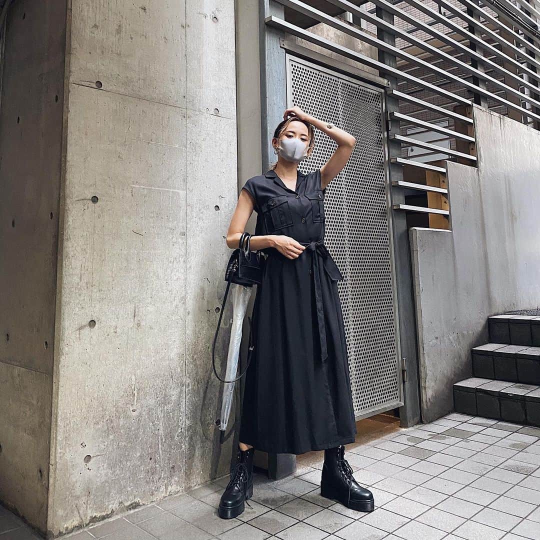 関本香里さんのインスタグラム写真 - (関本香里Instagram)「ㅤㅤㅤ muruaからマスクが発売されます！ ㅤㅤㅤ 色展開はどの色もお洋服に 合わせやすい展開となってます。 ㅤㅤㅤ 本日よりrunway channelで先行発売 全店発売は7/22です！ 是非checkしてみてください！ #murua #マスク」7月16日 14時56分 - kaori_sekimoto_