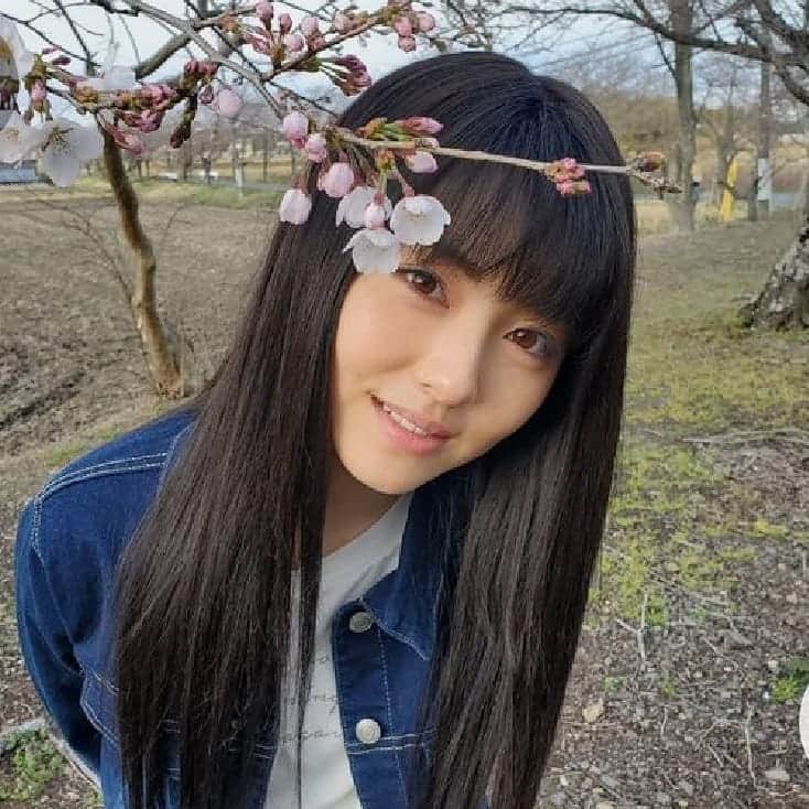 浜辺美波さんのインスタグラム写真 - (浜辺美波Instagram)「ロン毛みーたん👩🏻 ・ ・ ・ #浜辺美波 #はまみぃ #ベーやん #はまべみなみ #minamihamabe #みーたん #みーちゃん #浜辺美波可愛すぎ #浜辺美波好きな人と繋がりたい #l4l #f4f #tokyo #japan #instagramer #instagood #instalike #instapic」7月16日 14時58分 - lgm_naotan