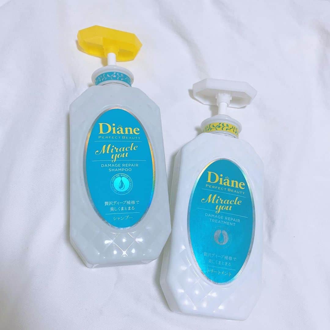 山岸理子のインスタグラム：「* 今使ってるシャンプーは  #dianeperfectbeauty の #ミラクルユー です.。o○ 広がる髪や枝毛が気になる方オススメです♡ 毎日のようにヘアアイロンしてるので、ヘアマスクも買おうかなって思ってます☺︎ ・ ・ ・ ・ #tsubaki_factory #山岸理子 #シャンプー #ダイアン#ダイアンパーフェクトビューティー #ギーオイル #ちゅるちゅる髪」