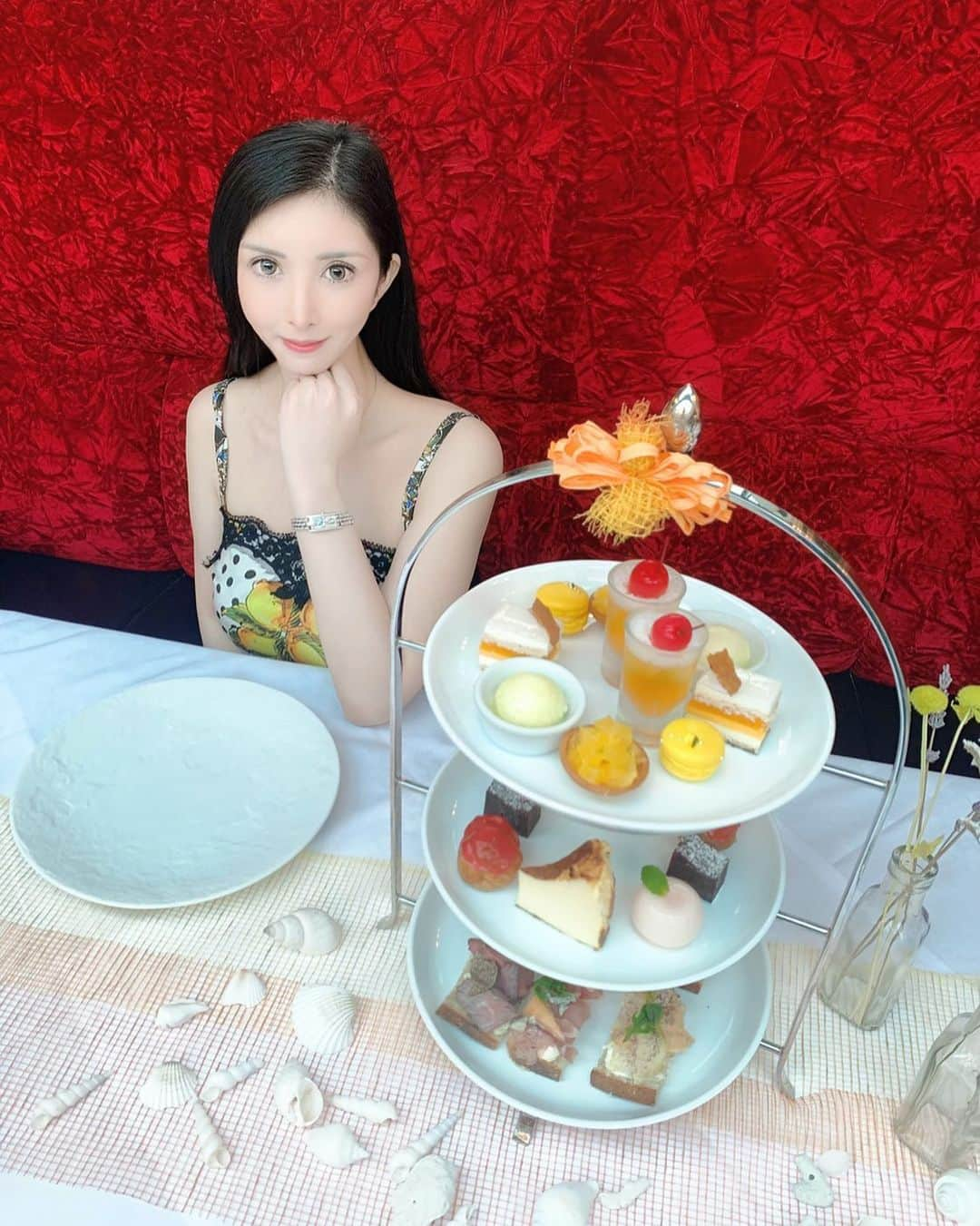 ちぃ Chiのインスタグラム：「ステラートで親友ちゃんとアフタヌーンティーしたよ☕️🍰店内がとっても可愛かった💝💝  #afternoontea #アフタヌーンティー #ステラート #ステラート白金台 #teatime #下午茶 #白金 #白金台 #ステラートでアフタヌーンティー #🍋 #ドルチェアンドガッバーナ #ドルガバ #dolceandgabbana」