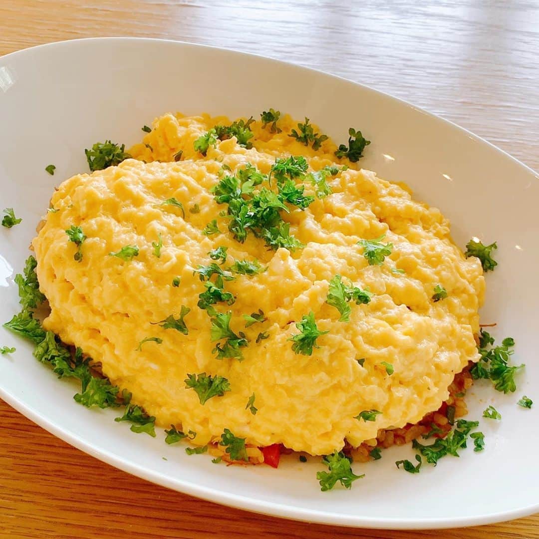 葉月里緒奈さんのインスタグラム写真 - (葉月里緒奈Instagram)「ランチあれこれ。 オムレツが毎回スクランブルエッグになってしまう(笑)。 #おうちごはん#ランチ#オムライス#卵にチーズもプラス#焼きそば#お決まりのマルちゃん#塩ラーメン#あんかけ塩ラーメン #rionahazuki」7月16日 15時43分 - riona_hazuki
