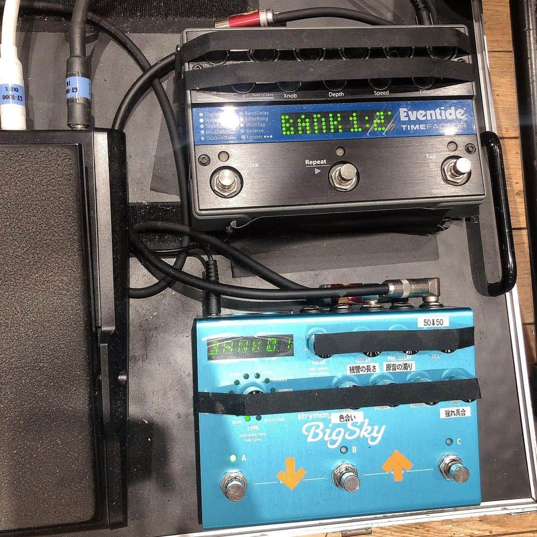 東出真緒さんのインスタグラム写真 - (東出真緒Instagram)「strymon bigsky このリバーヴは至極✨ とろける〜✨ . にしても テプラでのいじられが凄い。 . #strymon #bigsky #eventide #timefactor」7月16日 15時37分 - mao_bigmama_vn