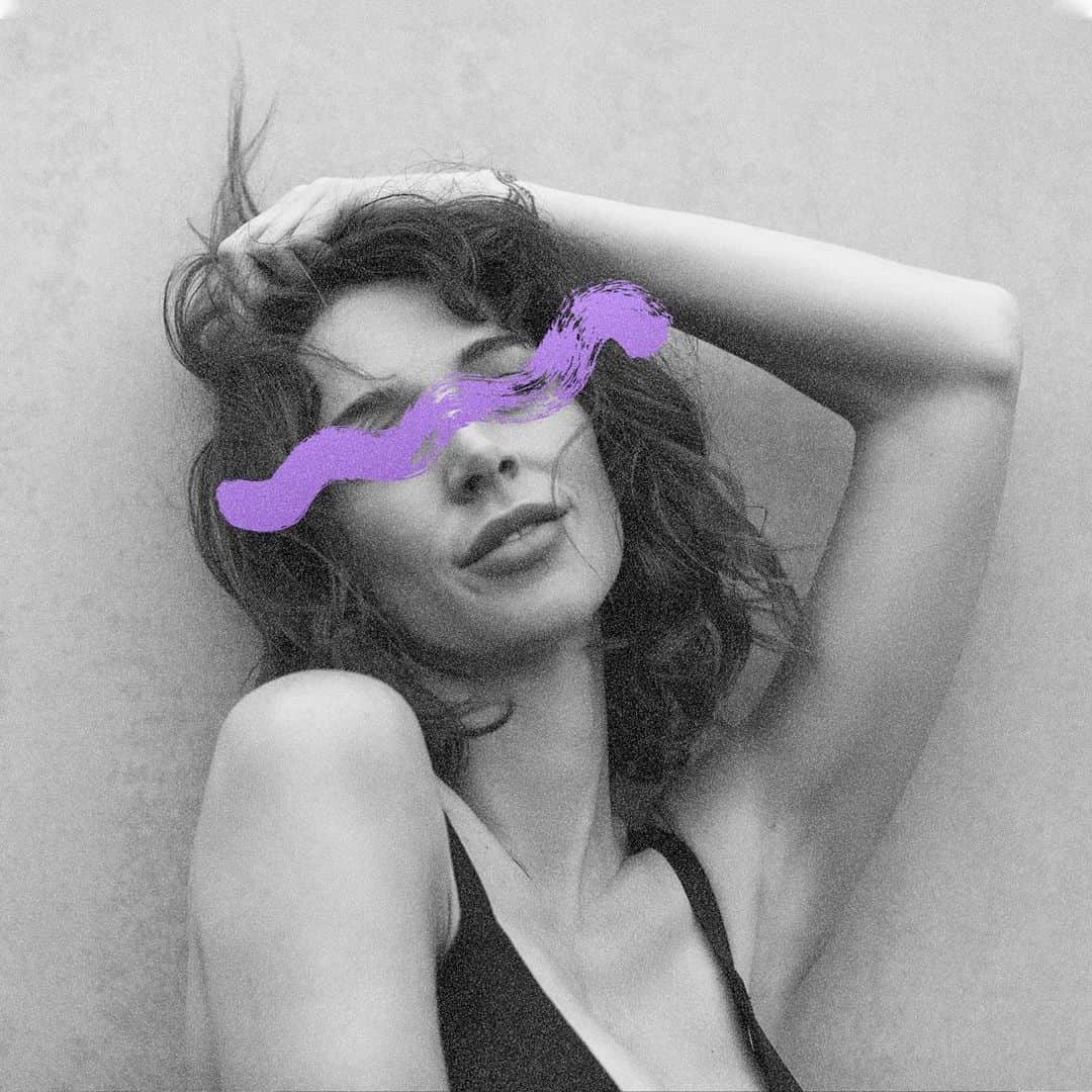 エミリー・スコットのインスタグラム：「With plenty of time to reflect & work on my passion for music & creation, I'm excited to have a steady stream of new tunes to share.  I can't wait to show you all ☺」