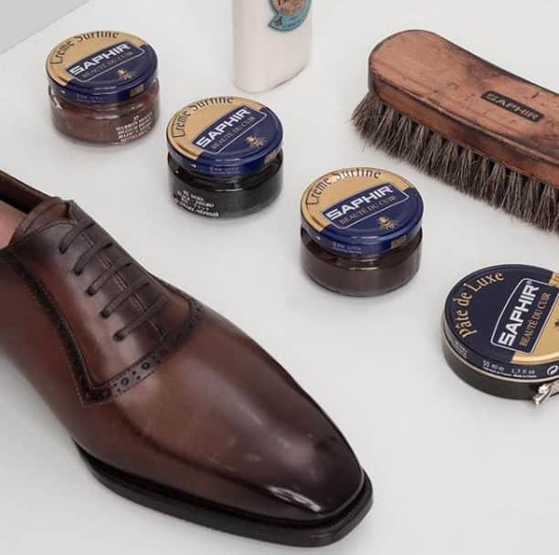 Saphirさんのインスタグラム写真 - (SaphirInstagram)「A beautiful day begins with well-cleaned and perfectly nourished shoes. 👞 . Une belle journée commence avec des chaussures bien nettoyées et parfaitement nourries. . Photo : @lamant_shoemaker . . #SaphirOfficial #Saphir #ShoeShine #ShoeShining #ShoeLovers #mensshoes #classicshoes #menswear #shoecare #shoelover #shoepolish #womensshoes #shoesaddict #mensfashion」7月16日 16時01分 - saphir_official