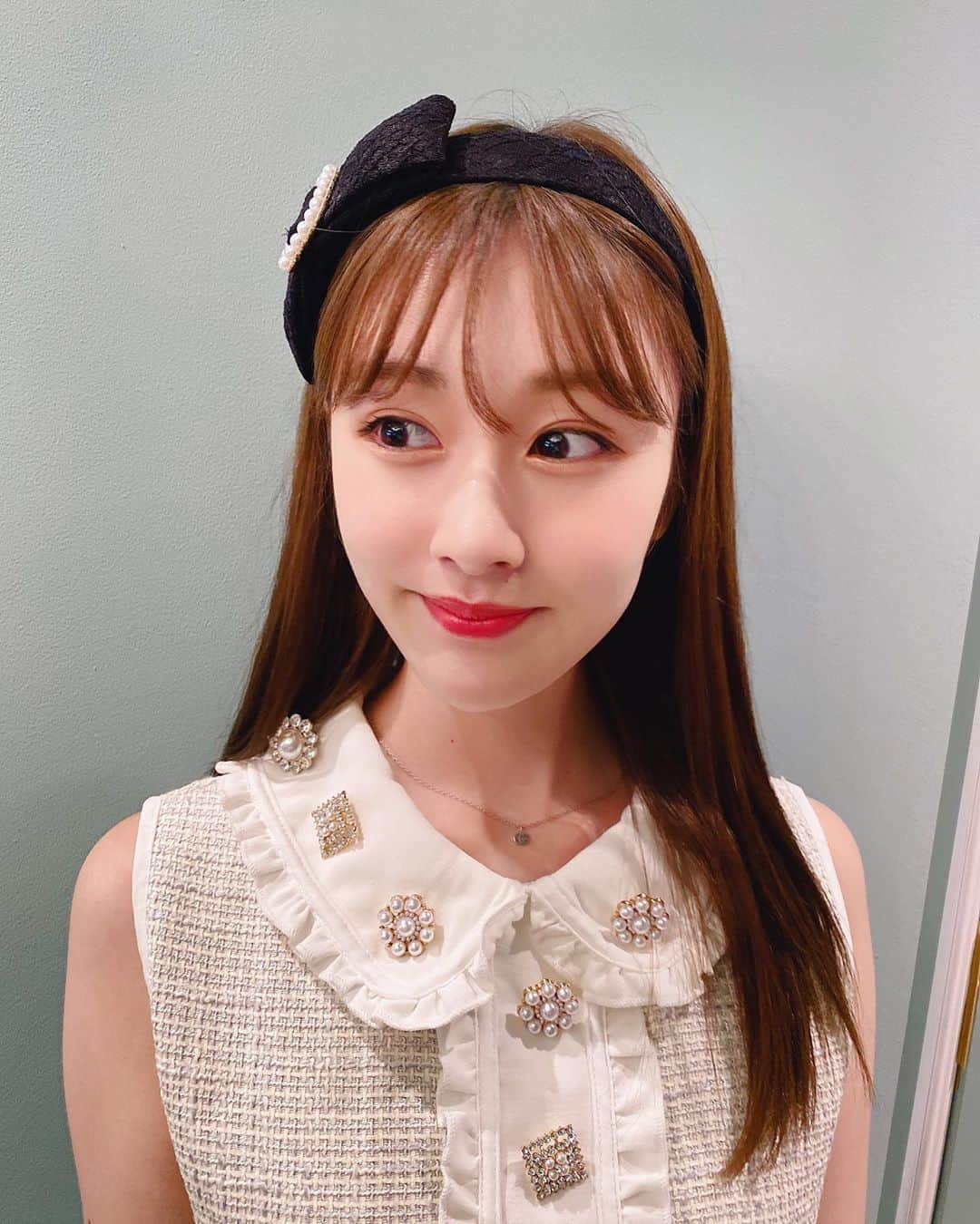 加藤美南のインスタグラム：「可愛いお洋服を着た時の特別感からテンションが上がるって本当に凄い事だよね❤︎❤︎ そんなお洋服にこれからも沢山出会いたいなぁ🐝🐝」