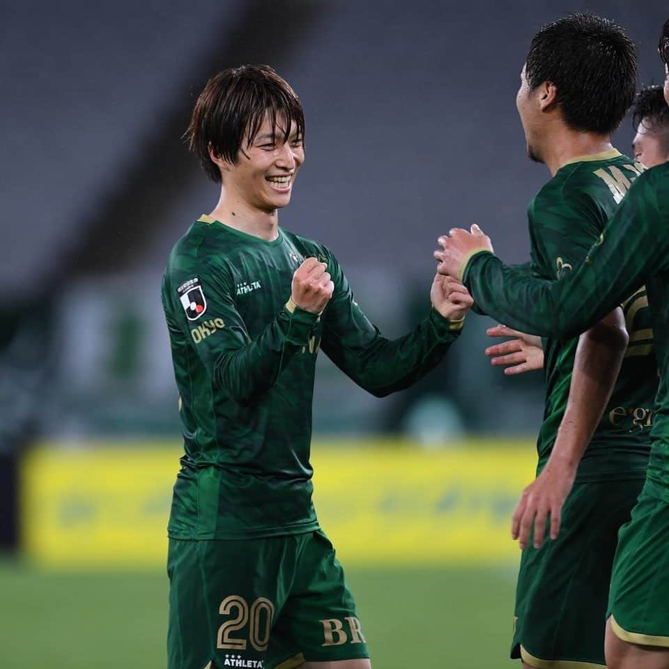 井上潮音のインスタグラム：「今季初勝利　初ゴール  #東京ヴェルディ #tokyoverdy」