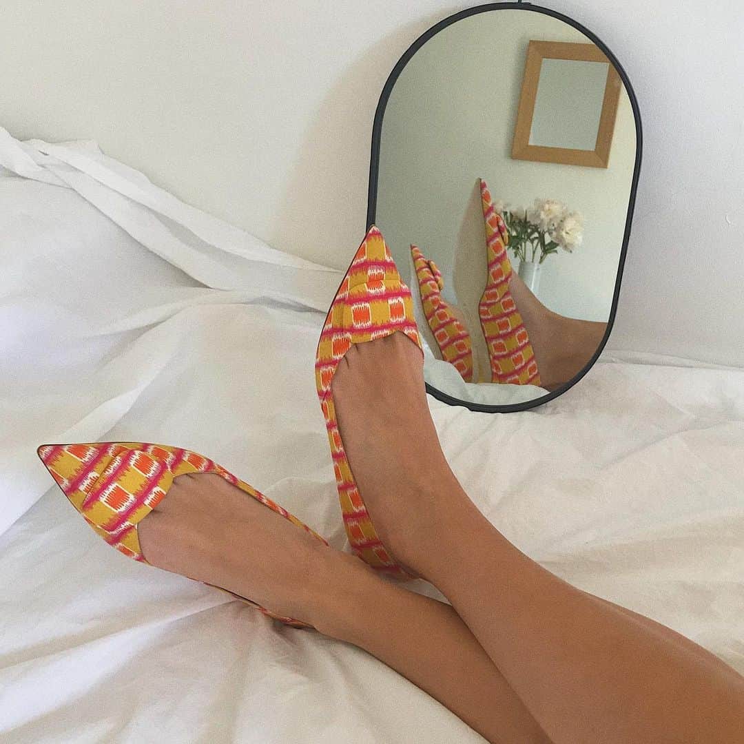 ルパートサンダーソンのインスタグラム：「Shoes for summer I Aga in sunset mirage I Available at @matchesfashion I #Regram #FabFlats #SummerShoes #LibertyPrint #RupertSanderson」