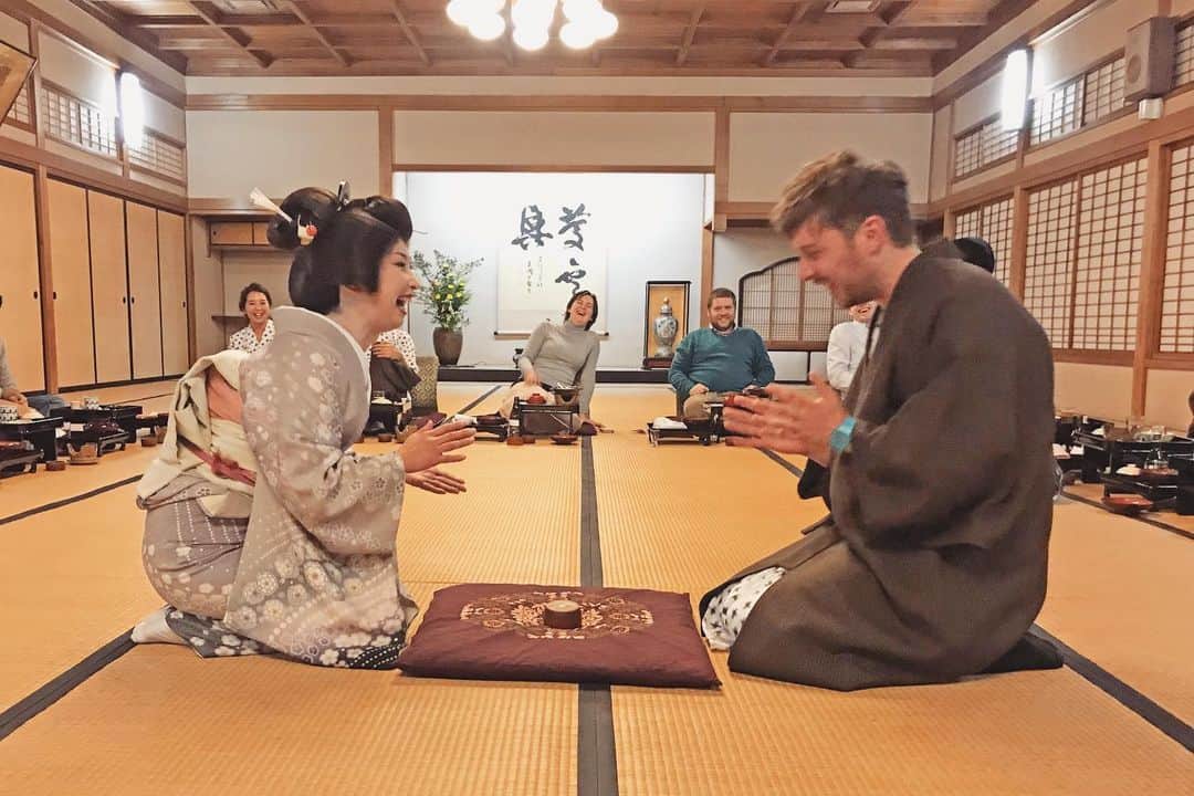 Rediscover Fukushimaさんのインスタグラム写真 - (Rediscover FukushimaInstagram)「Have you ever met a geisha before? Visitors to Higashiyama Onsen, in Aizu-Wakamatsu City, not only have the chance to spot a geisha (called ‘geigi’ locally) you can see them perform, ‘kanpai’ with them, and even play games! 🎎」7月16日 16時13分 - rediscoverfukushima