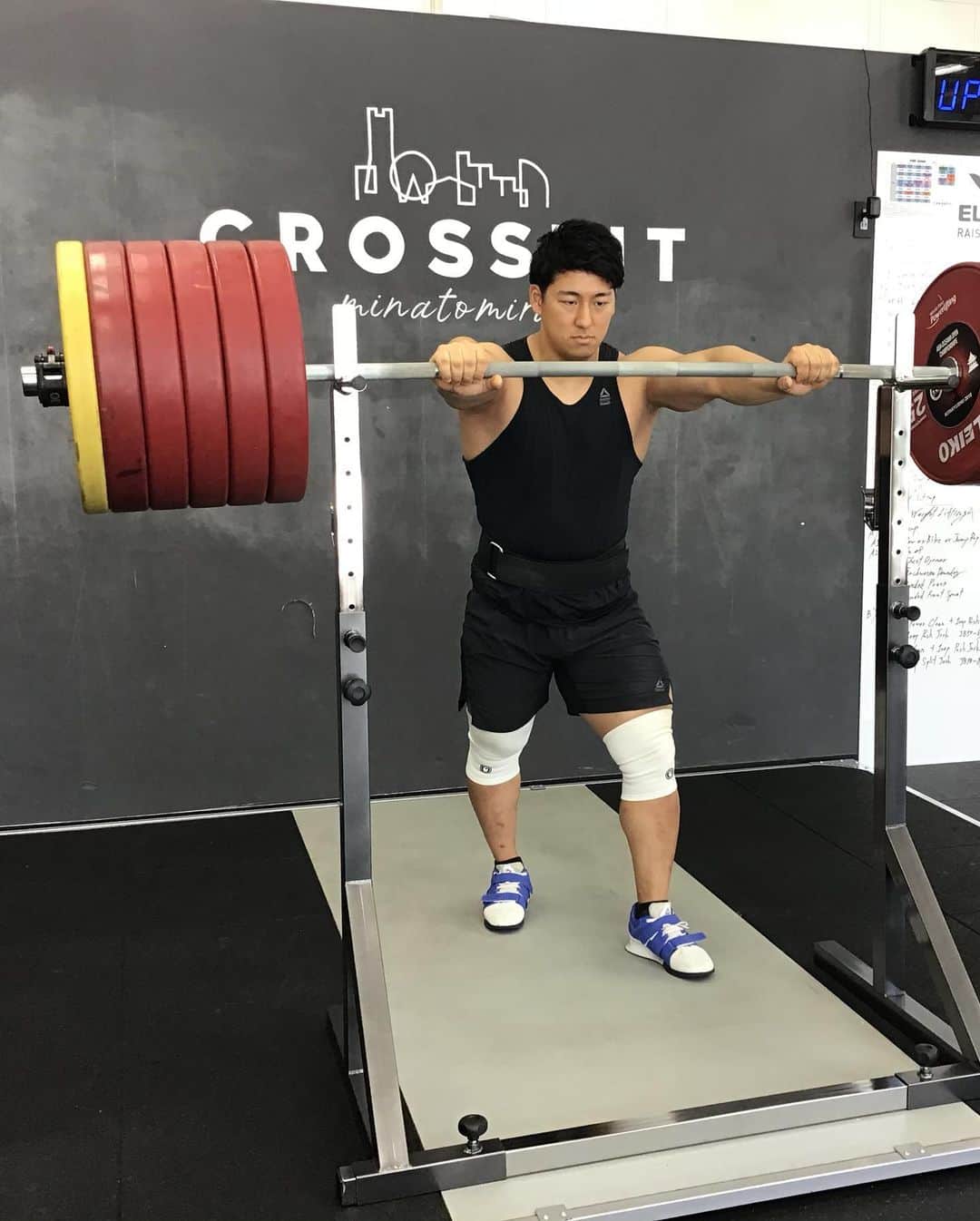 山本俊樹さんのインスタグラム写真 - (山本俊樹Instagram)「- 今日は @crossfit_minatomirai でスクワットのトレーニングさせて頂きました。  来週はセミナーもさせて頂く予定です。この為にELEIKOのパワー用バーベルも用意していただいたので、当日皆さんの前で最高の300kgスクワットをお見せしたいと思います！  #いつでもどこでも300kg」7月16日 16時36分 - toshikis170j215