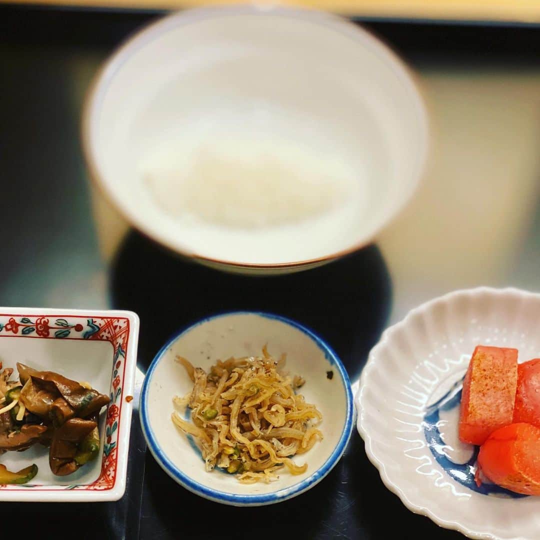 松尾貴史さんのインスタグラム写真 - (松尾貴史Instagram)「#京都 #南座 近くの料理屋さんで一人飯。知人から教えていただいたが、味、居心地、コストパフォーマンス、立地、何についても大満足どころか、今度から京都に来たら必ず来ようと思う素晴らしさ。すこぶる有難いのよ。  #食たくかとう #祇園 #日本料理 #和食」7月16日 16時31分 - kitsch.matsuo