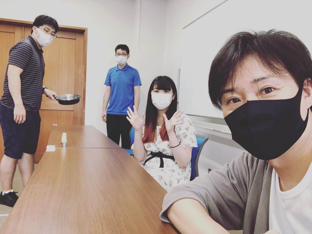 あつひろのインスタグラム：「撮影でした♪ ゴスケは終始｢腰が痛い😣｣ってうるさかったw  #アセチルシアター #YouTube #SHiN #ゴスケ #もりりか #あつひろ #ソーシャルディスタンス #マスク」