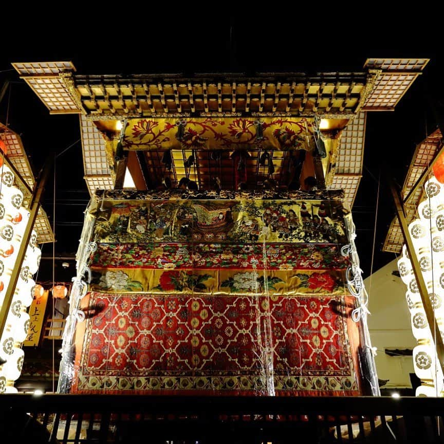 Gekkeikan Sake Officialさんのインスタグラム写真 - (Gekkeikan Sake OfficialInstagram)「. ----- The Gion Festival ----- The flamboyantly-ornamented Yamahoko floats are also referred to as “mobile art galleries.” 29 floats used during the Grand Festival of the Gion Festival, including both yama-type and hoko-type floats, are listed as Important Tangible Folk Cultural Property, while the Yama Hoko Junko is designated as an Important Intangible Folk Cultural Property in addition to a UNESCO World Heritage.  *This year, due to the COVID-19 pandemic, The Gion Festival was limited to only a portion of the Shinto rituals, and events such as the Yama Hoko procession were cancelled. . #おうちで祇園祭 . #gionmatsuri #gionfestival #festival #yamahoko #komagata #lantern #lanterns #float #floats #summer #japan #kyoto #gekkeikan #gekkeikansake #祇園祭 #山鉾 #駒形提灯 #提灯 #祇園囃子 #夏祭 #京都 #月桂冠」7月16日 17時00分 - gekkeikansake