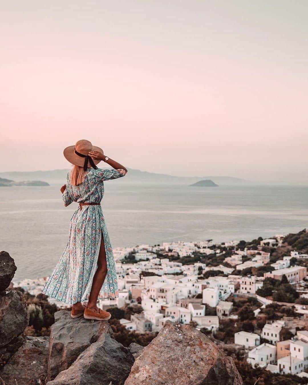 PAUL HEWITTさんのインスタグラム写真 - (PAUL HEWITTInstagram)「Sky above. Ocean below. Peace within. 🌅✨⚓️ (photo @camillamilja) #getAnchored #paulhewitt __ #nature #sunset #beach #sea #ocean #waves #view #oceanview #watches #accessories #accessory」7月16日 17時00分 - paul_hewitt