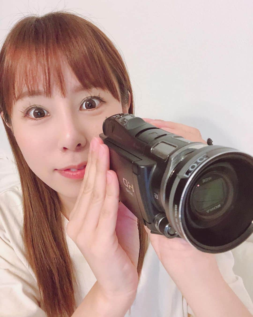 馬場ももこさんのインスタグラム写真 - (馬場ももこInstagram)「7月入ってから﻿ しばらくカメラと生活してるよ🙆‍♀️📹﻿ 楽しいしワクワクするの☺️🌸﻿ ﻿ ﻿ あと少し！頑張ろう！！﻿ またなんの番組かお伝えします🥳💛﻿ ﻿ ﻿ #お仕事#楽しい#カメラとの生活﻿ #アナウンサー#カメラ#毎日一緒﻿ #イイね#コメント#いつも嬉しいです #本当にありがとうございます #元気でます#前髪作ったよ #家ロケ」7月16日 17時19分 - momoko.baba