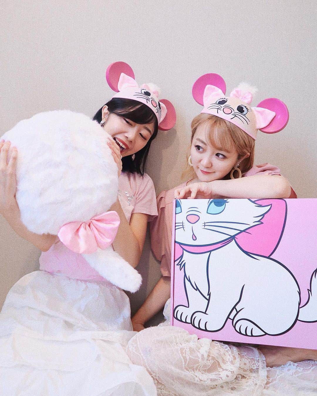 中島奈津希さんのインスタグラム写真 - (中島奈津希Instagram)「🥺💝🐈﻿ ﻿ ﻿ ﻿ ﻿ ﻿ 先ほど載せたアイテムは、﻿ サンプルでいただいた﻿ ＂心を癒やす、しっぽクッション＂の﻿ #Qoobo (@qooborobot )🐈💭🎀﻿ ﻿ ﻿ ﻿ ﻿ ﻿ ﻿ Qoobo(クーボ)は、﻿ しっぽのついたクッション型のセラピーロボットで﻿ 今回初めてディズニーデザインで﻿ ディズニーマリーが登場したの🥺💗﻿ 白いふわふわにピンクのリボンが﻿ もう、、マリーちゃんだよね🐈🎀﻿ ﻿ ﻿ ﻿ ﻿ 優しく撫でたり、たくさん撫でたりすると、﻿ しっぽを振って応えてくれるんだよ🥺💗﻿ その様子は、お姉(@nakajima_ayano )がアップする﻿ IGTVを見てみてね👶🏻💗﻿ ﻿ ﻿ ﻿ ﻿ ﻿ ﻿ お家時間が増えた今、﻿ ペットを飼いたいけど飼えない人や﻿ 仕事後の癒されたい方にもオススメです🤭💗﻿ ﻿ ホームページを見たら﻿ ディズニーデザインの第2弾も出るみたいだから﻿ どの子か楽しみだなぁ😍😍💭💗﻿ ﻿ ﻿ ☁️☁️☁️☁️☁️☁️☁️☁️☁️☁️☁️☁️☁️☁️☁️☁️﻿ #disneysisters_jp ﻿ #disney#Qoobo #pr ﻿ #おしゃれキャット ﻿ #thearistocats ﻿ (C)Disney」7月16日 17時17分 - nakajima_natsuki