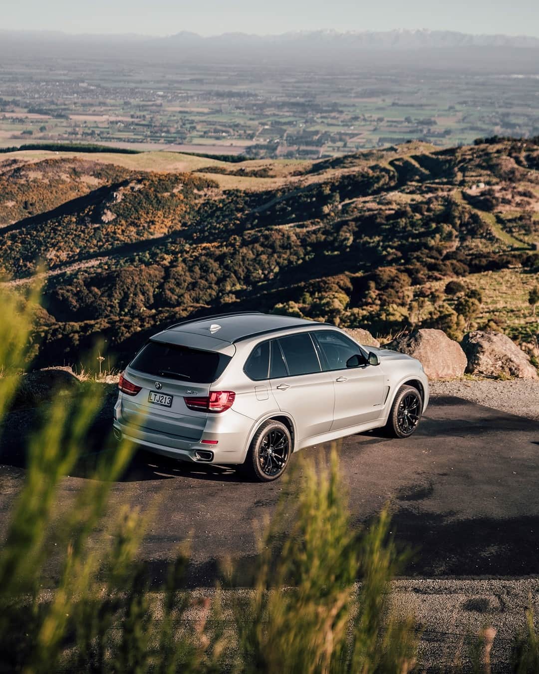 BMWのインスタグラム：「Don't rest until you get there. The third generation of the BMW X5. #TheX5 #BMW #X5 #BMWrepost @studioinfinitum @milliecossou @notadaywasted」