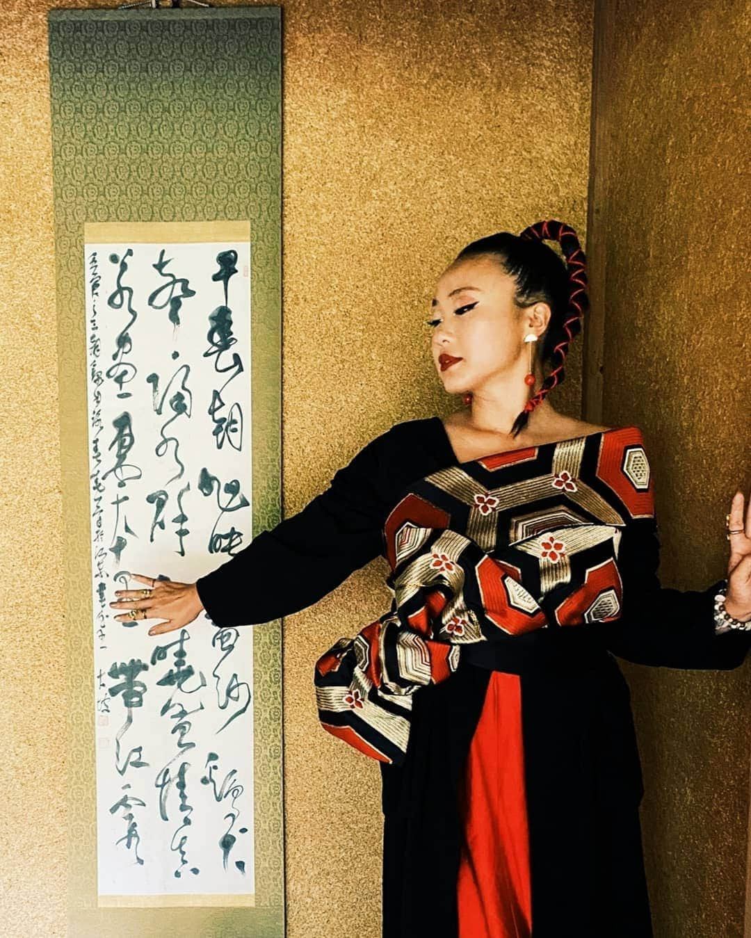 COMA-CHIさんのインスタグラム写真 - (COMA-CHIInstagram)「#japanoia  憂国2020  Styling&photo by @melodijah  #kimono #japanesefashion  #asianbeauty  #japan #ネオ和装 #obi」7月16日 17時35分 - coma_chi