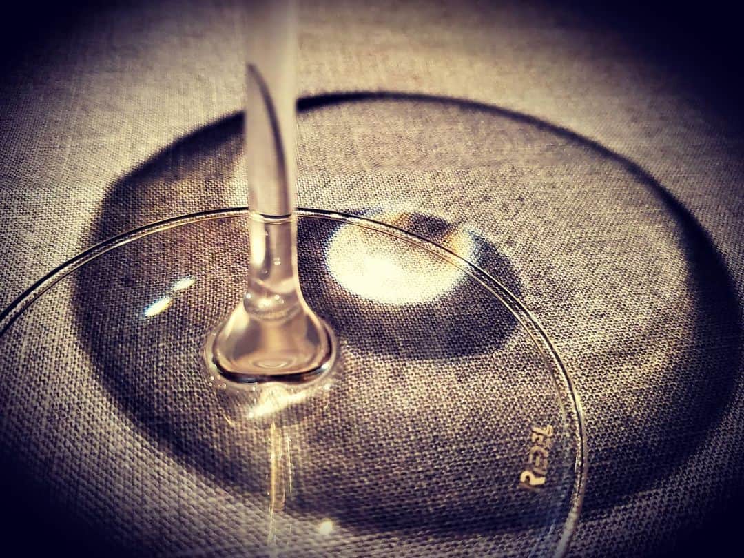 Shihoさんのインスタグラム写真 - (ShihoInstagram)「綺麗なグラスの影。  #beautifulshades #glass #wine #singerslife」7月16日 17時42分 - fried_pride_shiho
