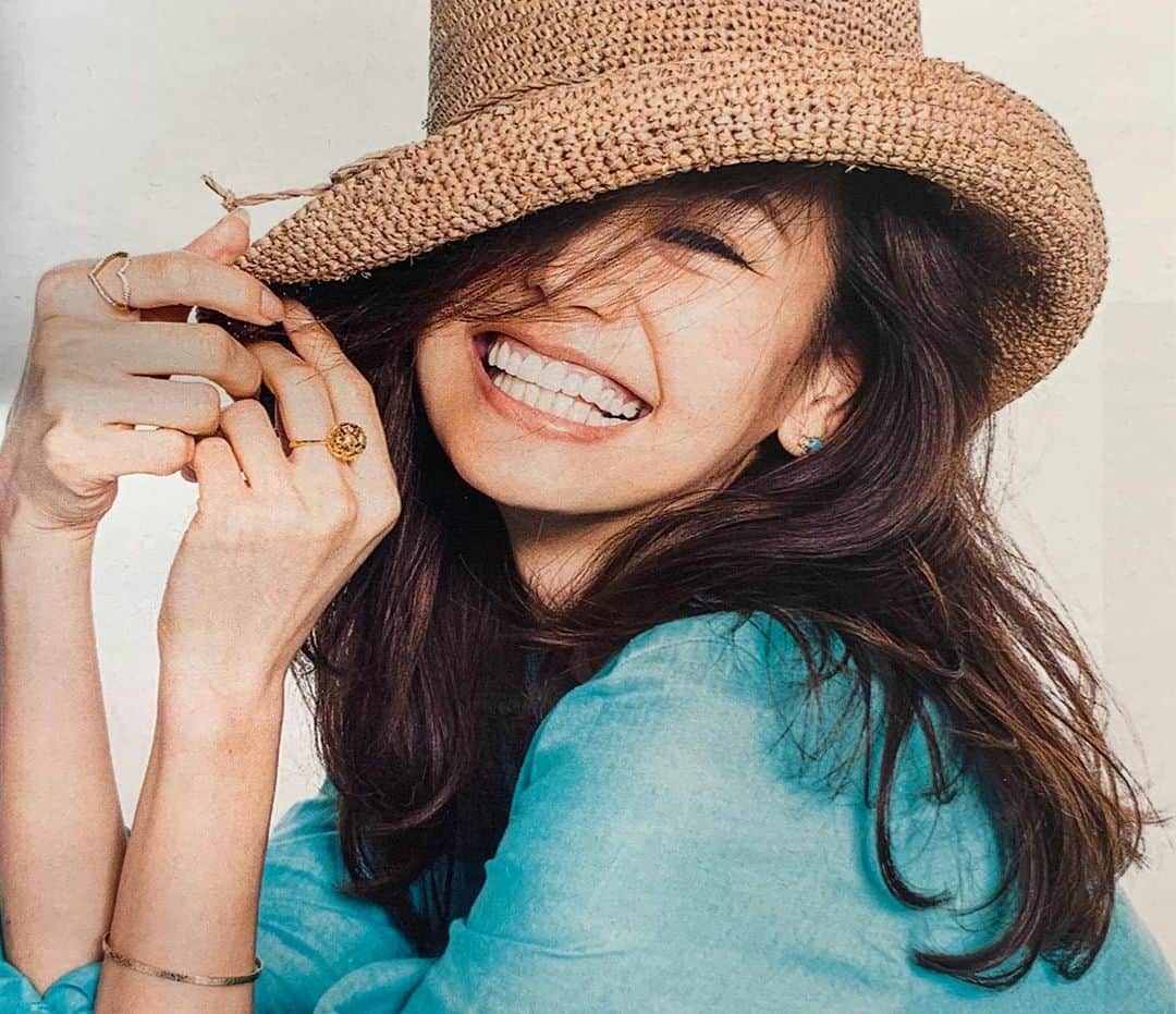 のインスタグラム：「いろいろ断捨離や整理をしていて、、 ストーリーに、30枚AneCanの時の写真を載せました☺️ 覗いてみてね😉✨ ハイライトにも残そうと思います♪ ・ ・ ・ #midorikuzuoka #葛岡碧」