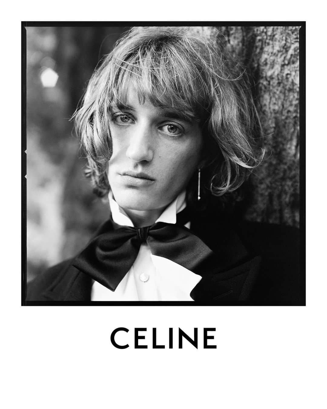 Celineさんのインスタグラム写真 - (CelineInstagram)「CELINE HOMME WINTER 20 CELINE BLACK TIE  COLLECTION AVAILABLE IN STORE AND AT CELINE.COM AUGUST 28 2020  DYLAN PHOTOGRAPHED BY @HEDISLIMANE IN SAINT TROPEZ IN JUNE 2020  #CELINEHOMME #CELINEBYHEDISLIMANE」7月16日 18時02分 - celine