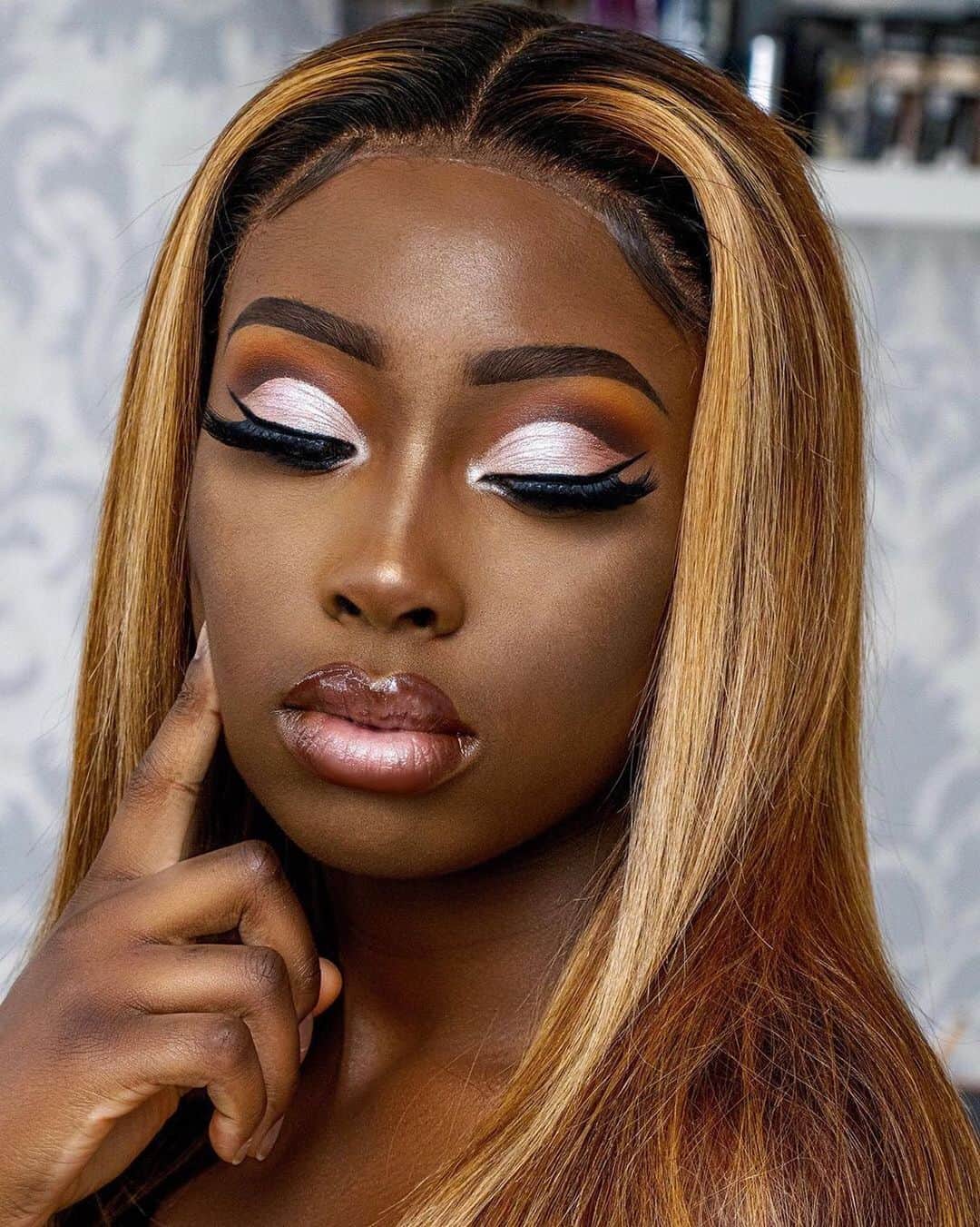 Makeup Addiction Cosmeticsさんのインスタグラム写真 - (Makeup Addiction CosmeticsInstagram)「Black Girl Magic with the glow by @makeupbyaesglamtouch 🌟✨ : : Eyes: @makeupaddictioncosmetics pigment in purest in the center Highlight: @makeupaddictioncosmetics loose highlighter in Bronzified  Lashes: @makeupbyaesglamtouch  =========:=======:== #makeupartist #makeuptutorial #makeupartistsworldwide #makeupaddictioncosmetics #makeupaddiction #darkskinmakeup #irishmua #dublinmua #dublinmakeupartist」7月16日 17時57分 - makeupaddictioncosmetics