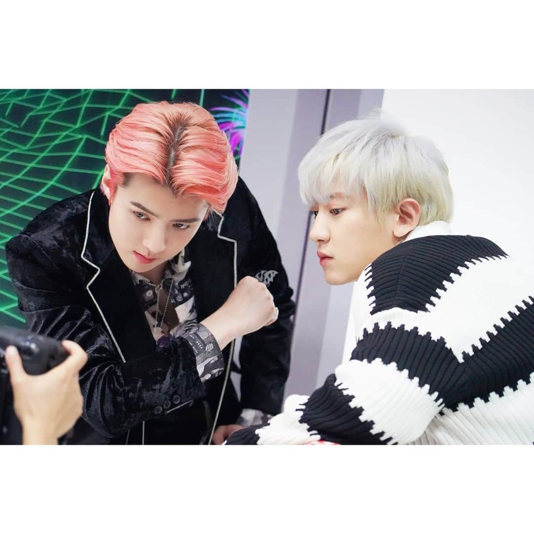 EXOさんのインスタグラム写真 - (EXOInstagram)「[SEHUN&CHANYEOL-LOG]🔄 보고 또 봐도 질리지 않어 영원히 반복재생하고 싶어 🔄  #세훈_찬열 #SEHUN_CHANYEOL #EXO_SC #1BillionViews #10억뷰 #EXO_SC_10억뷰 #세훈 @oohsehun #SEHUN #찬열 @real__pcy #CHANYEOL #엑소 #EXO #weareoneEXO」7月16日 18時02分 - weareone.exo