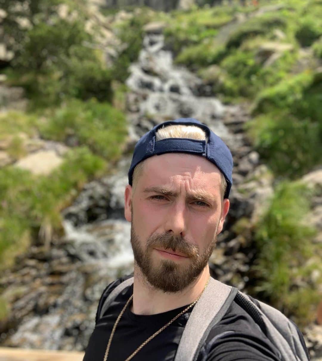 ニール・ブラウンのインスタグラム：「Throwback to Sunday : Nothing better than a relaxing day hiking with friends to clear one’s head! 🏔 #instamood #instapic #picoftheday #hiking #mountains #pyrenees #andorra #nature #beauty #colors #instagay #gay #summer #summercamp #followme #instafollow #throwback #coach #coachinglife #cute」