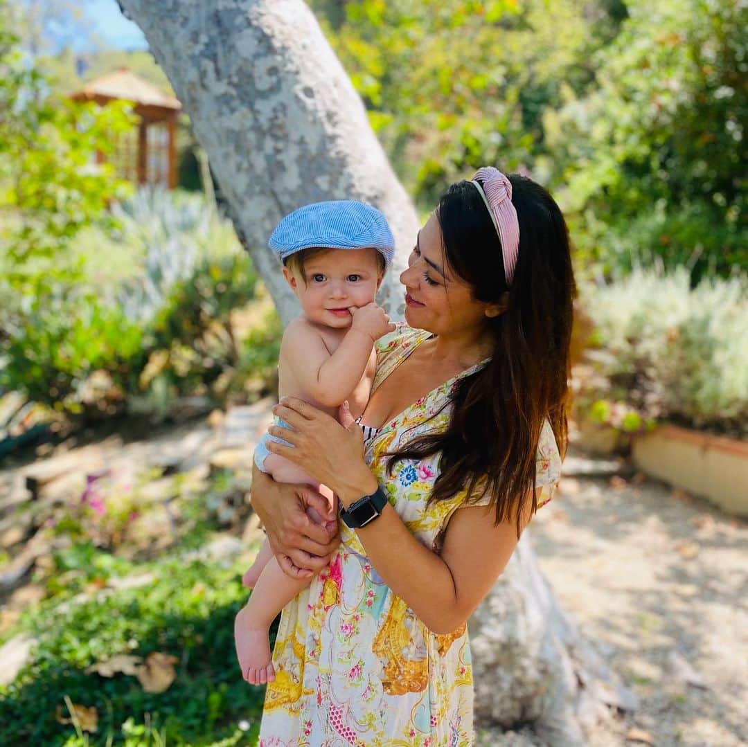 カミーユ・グアティのインスタグラム：「My sweet boy is 9 months already!!! Words can’t express how grateful I am to be a mother to this little nugget and how lucky I feel to have found a donor who was willing to share this gift with me. Thank you a million times over! #donoregg #deivf #donorconceived #donor #noregrets #momsofinstagram」